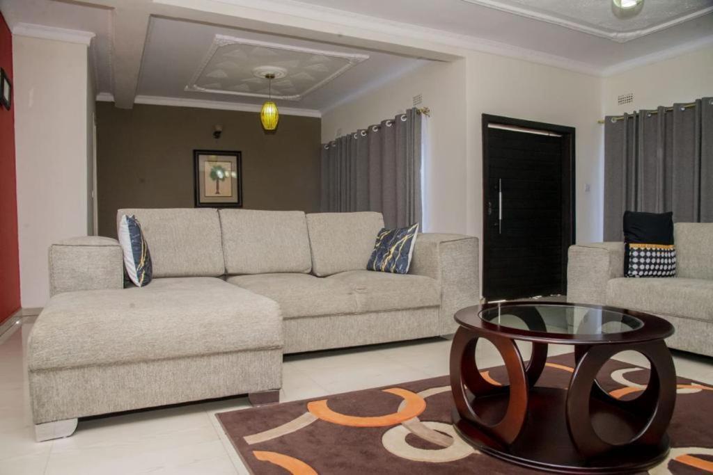 Royal Suites Apartments Lusaka Exterior foto