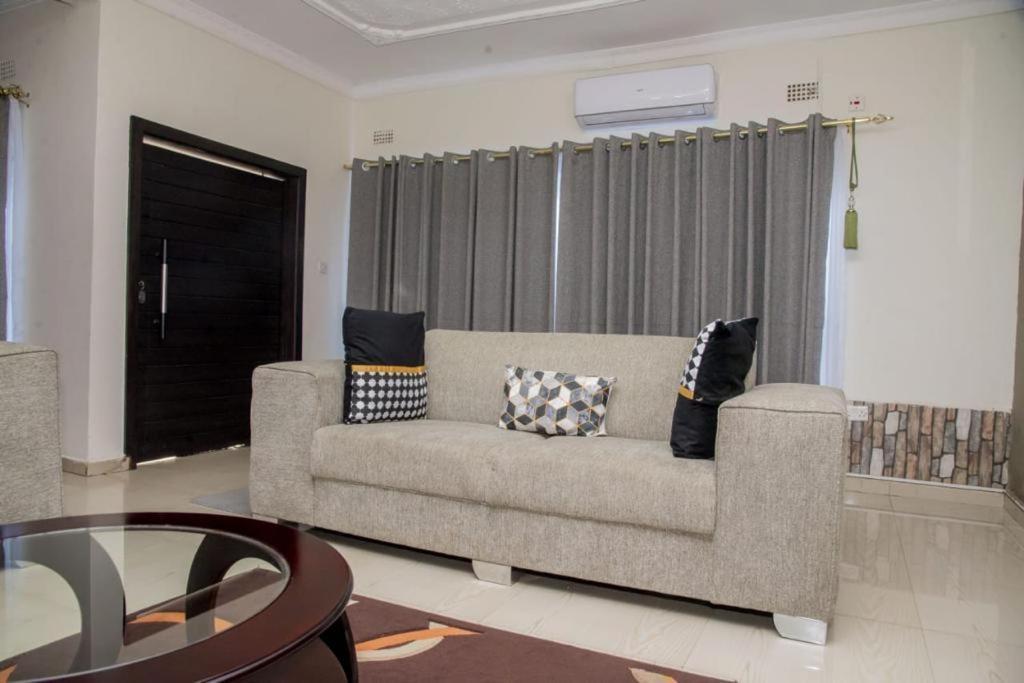 Royal Suites Apartments Lusaka Exterior foto